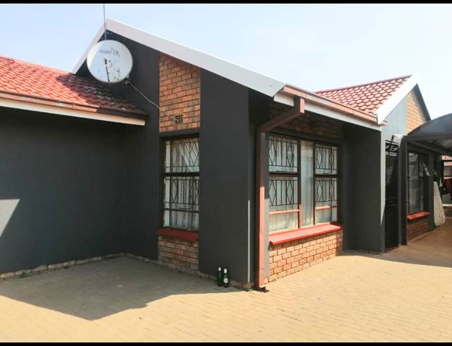 3 BEDROOM HOUSE FOR SALE IN SEBOKENG ZONE 14